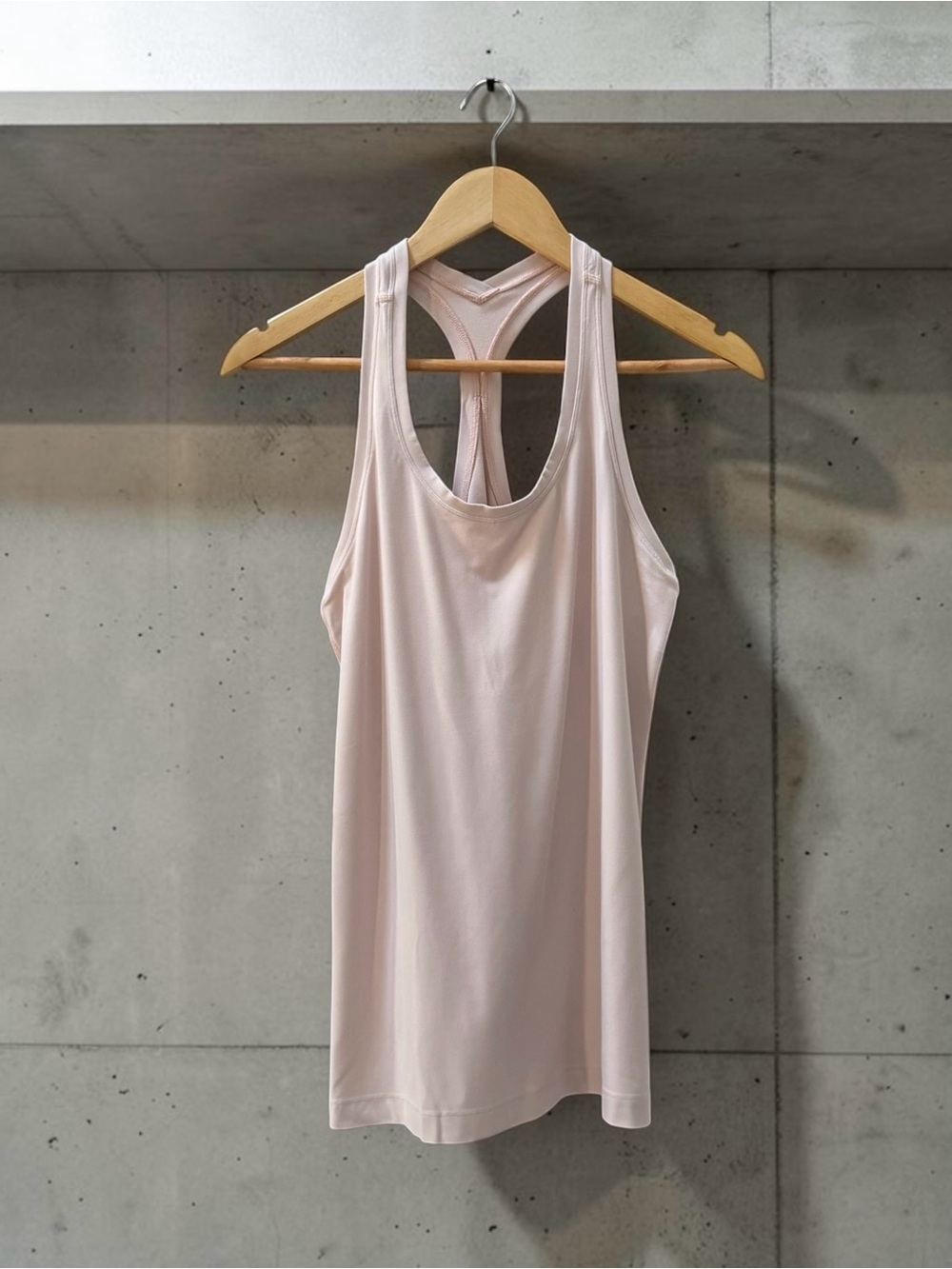 Lululemon Women’s Light Pink Racerback Semi CompressedTank Top! Size 10!